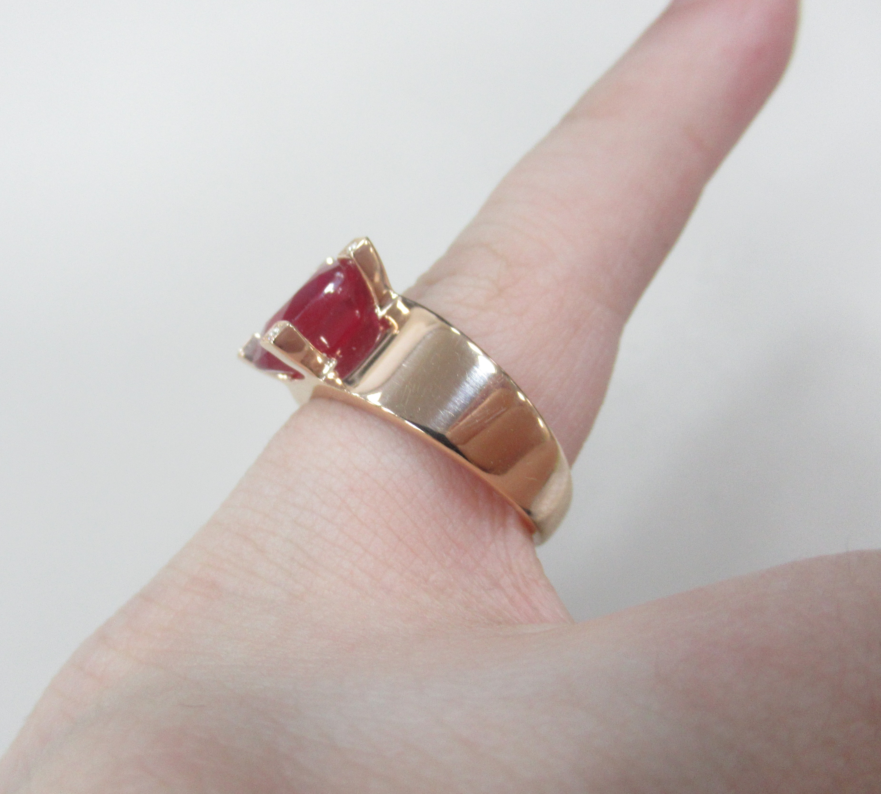 Серебряное кольцо с рубином